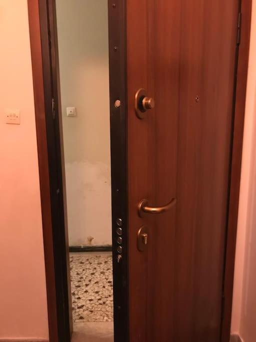 Cozy Cityscape Apartment In Athen Eksteriør billede